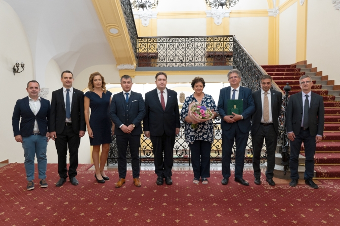 Institute director Károly Kocsis receives the Elek Fényes Prize